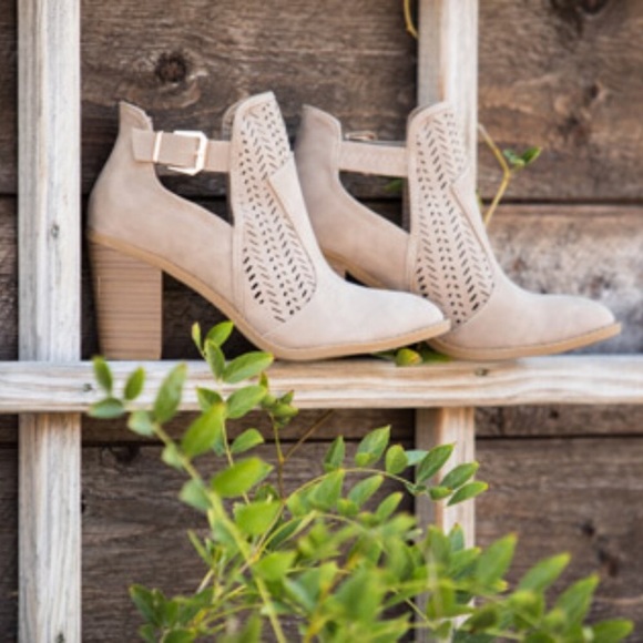 HP🎉💗LAST ONE Taupe Suede Cut Out Booties - Picture 3 of 3